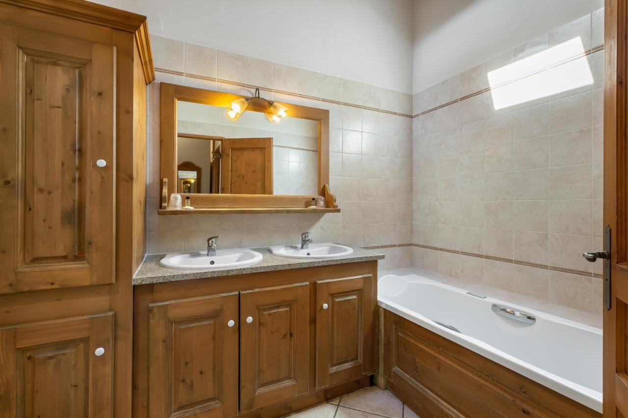 Les Suites Du Val Claret By Explorhome ทีนเญอ ภายนอก รูปภาพ
