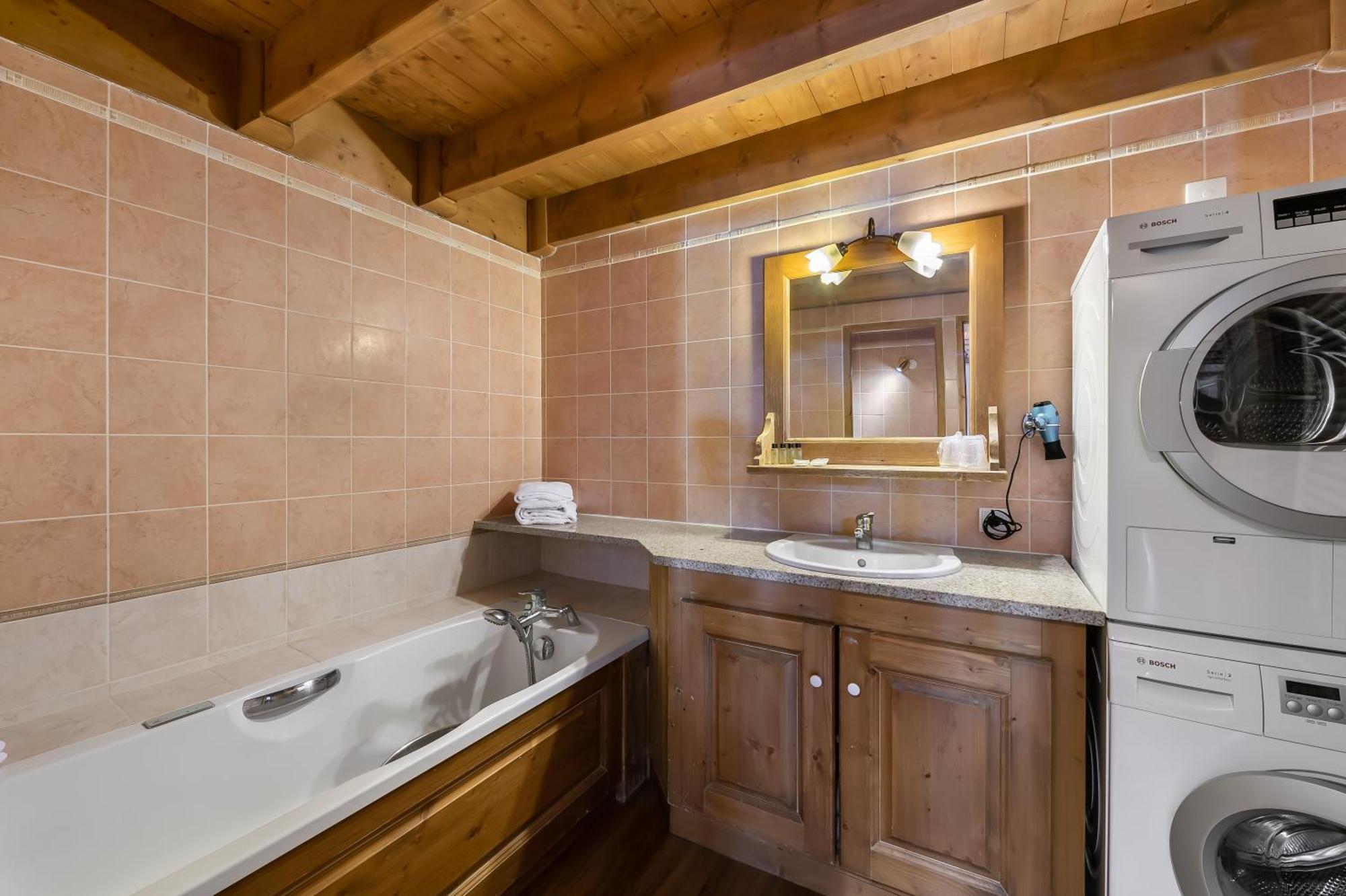 Les Suites Du Val Claret By Explorhome ทีนเญอ ภายนอก รูปภาพ