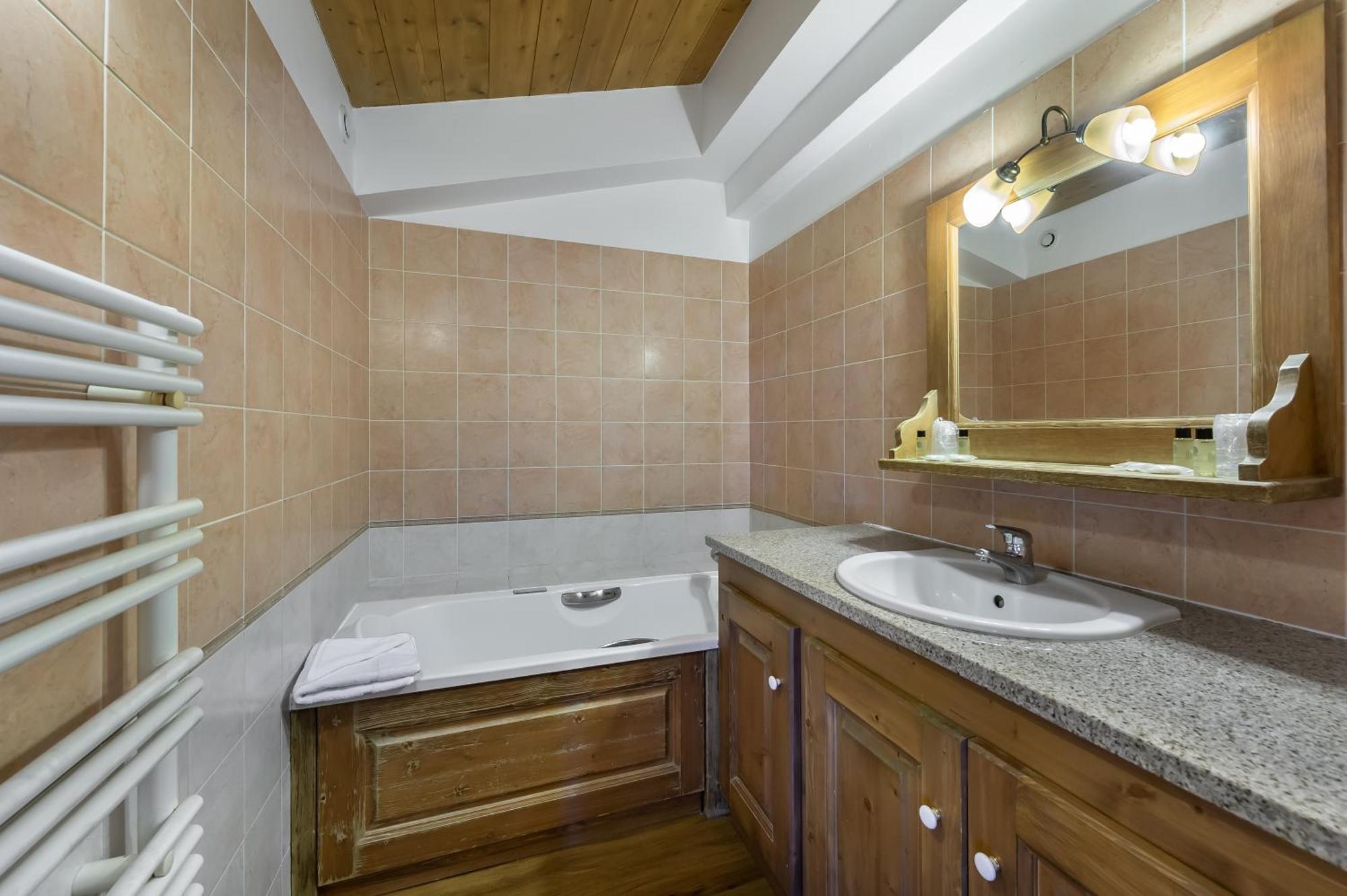 Les Suites Du Val Claret By Explorhome ทีนเญอ ห้อง รูปภาพ
