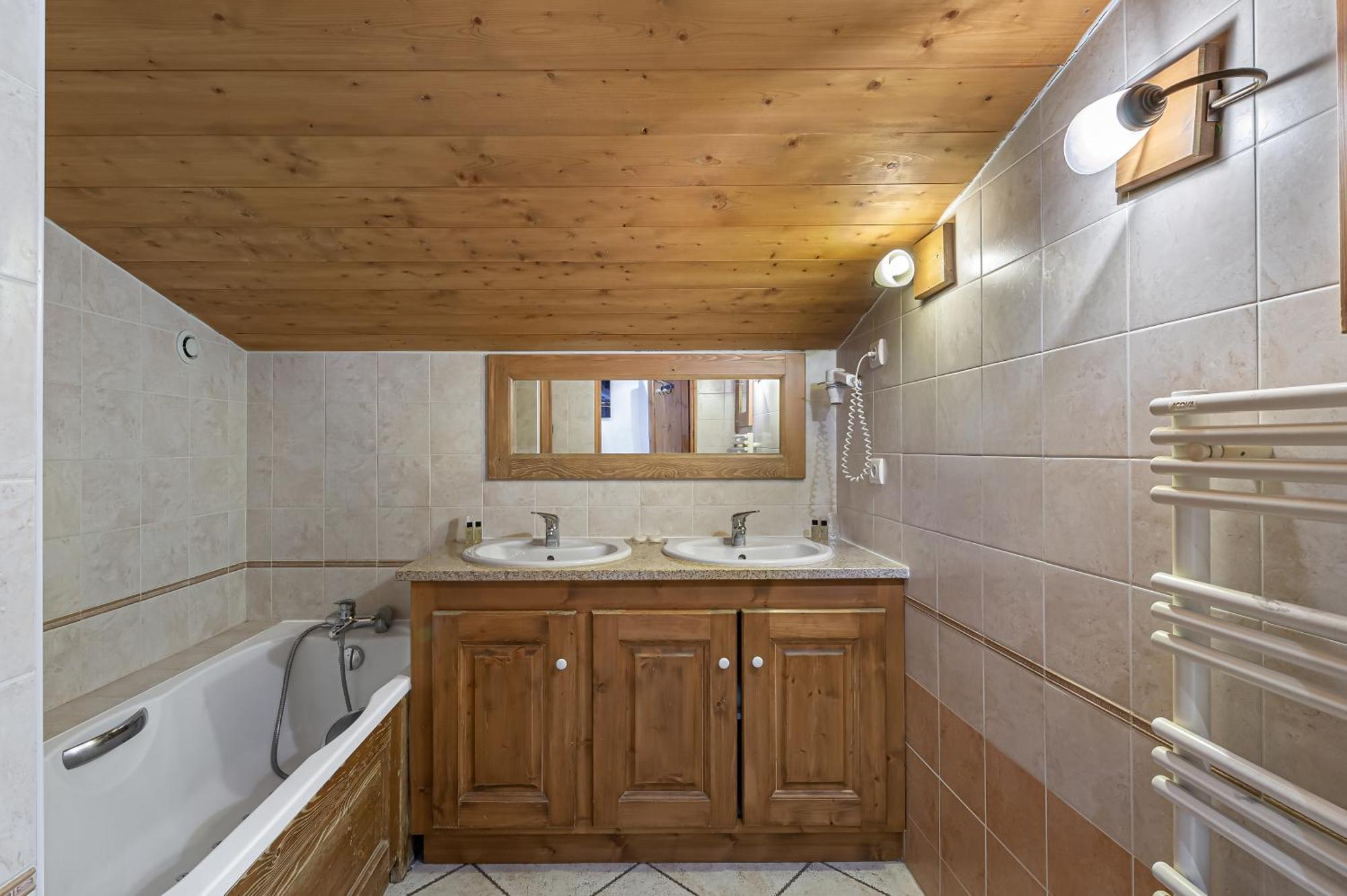 Les Suites Du Val Claret By Explorhome ทีนเญอ ห้อง รูปภาพ